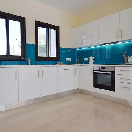 Fantastic Golf View Inia 26 On Aphrodite Hills Resort, Within Walking Distance To Centre فيلة