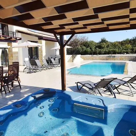 Fantastic Golf View Inia 26 On Aphrodite Hills Resort, Within Walking Distance To Centre فيلة